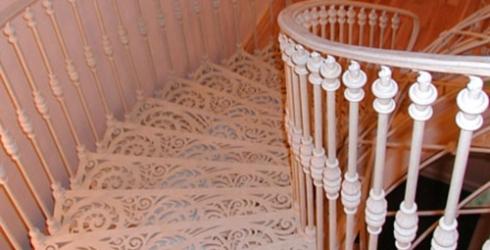 Изготовление деревянной винтовой лестницы для дома своими руками Монтаж винтовой лестницы своими руками